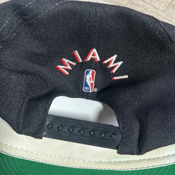 VTG Sports Specialties Miami Heat Scratch Snapback Hat NBA Black‎ Wool Cap - Picture 2 of 10
